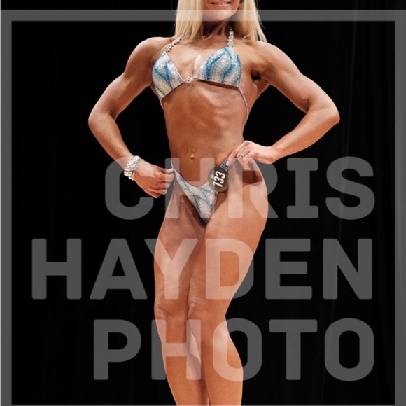 Muscle Dazzle Competition Suit with case, extra rhinestones & jewelry. - Picture 6 of 17